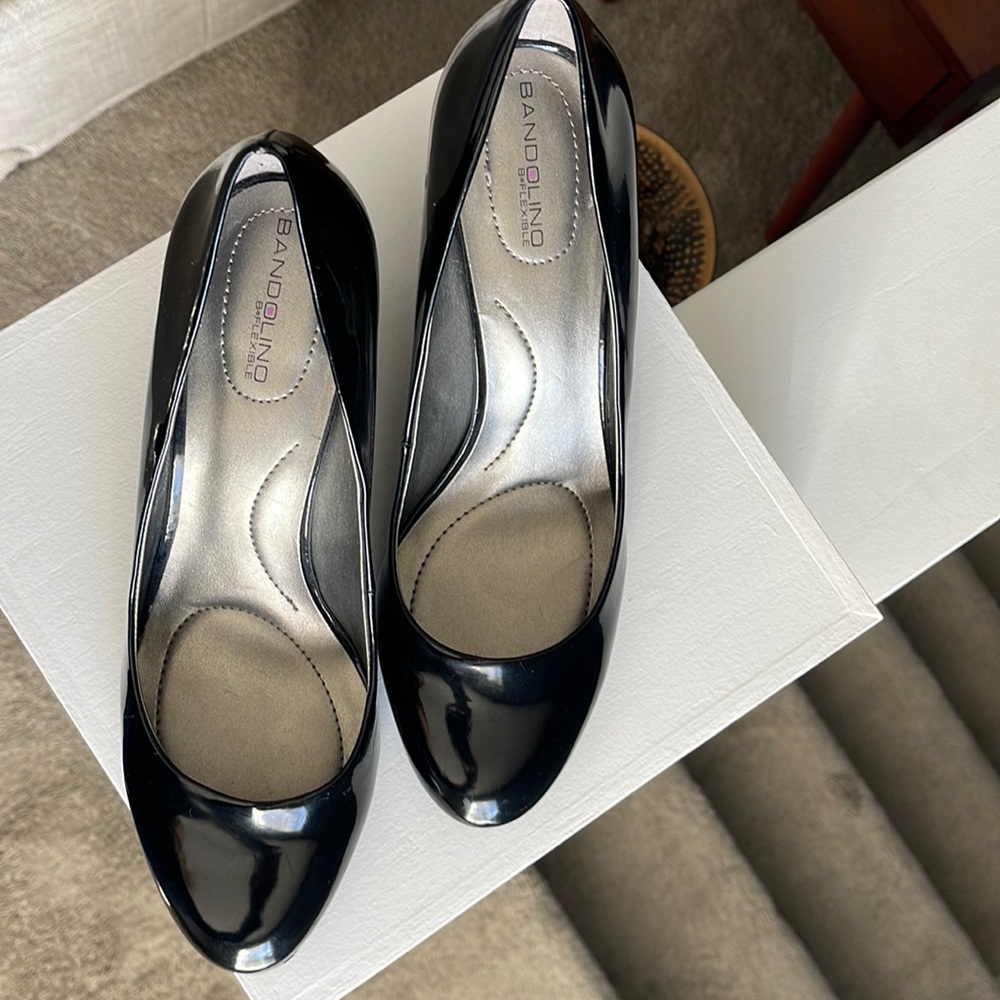 Bandolino 2inch heals size 10.5 black patent leather